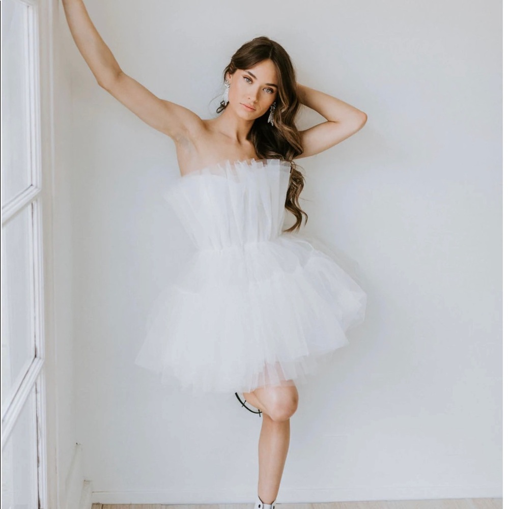 Untamed Petals Millie mini dress - light ivory.
